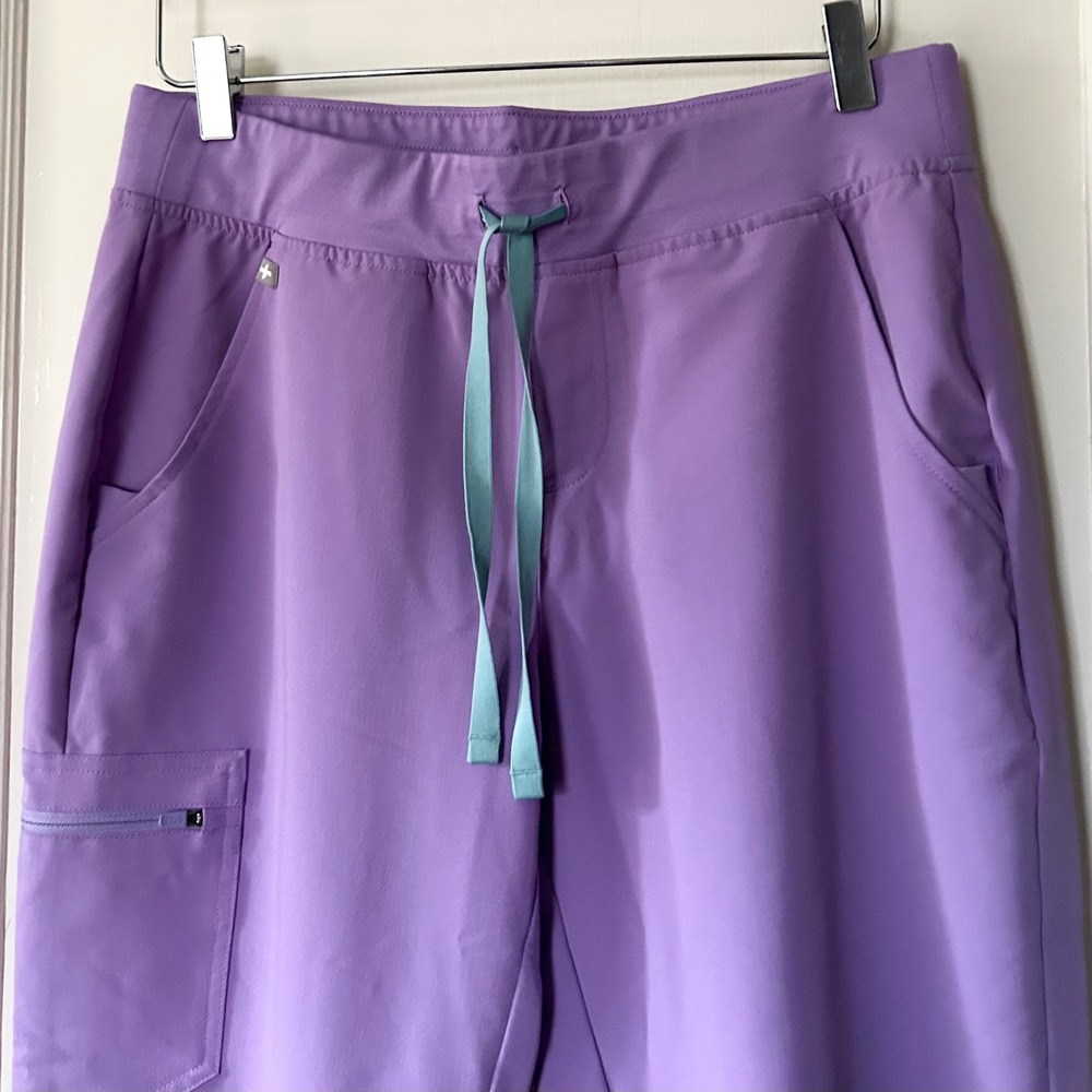 Figs Women's Catarina Top Zamora Jogger Scrub 2 Pc Set Size M Lilac Dawn - Picture 3 of 12